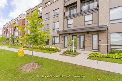 Condo Townhouse in Toronto