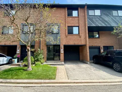 Condo Townhouse in Mississauga