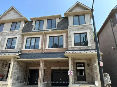 Att/Row/Townhouse in Brampton