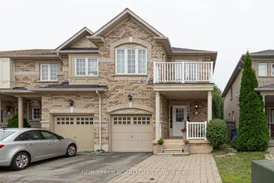 Att/Row/Townhouse in Milton