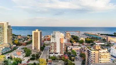 28 Ann Street 2003, Mississauga, On L5g 0e1