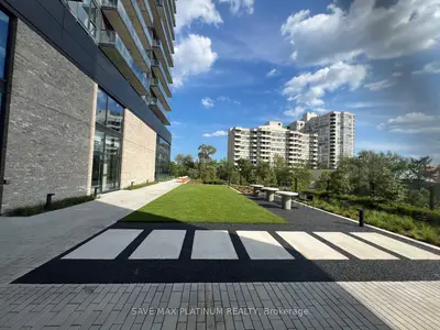 86 Dundas Street E 813, Mississauga, On L5a 1w4
