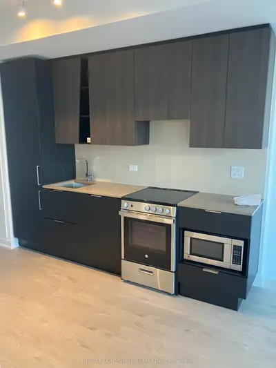 3900 Confederation Parkway E 4111, Mississauga, On L5b 0m3