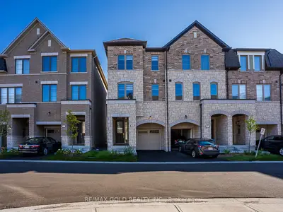 Att/Row/Townhouse in Brampton