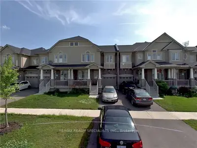 Att/Row/Townhouse in Brampton
