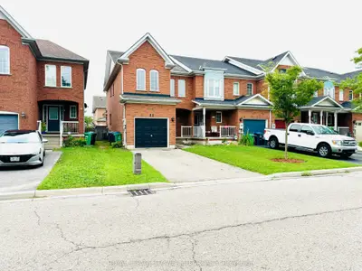 Att/Row/Townhouse in Brampton
