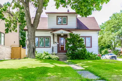668 Scarlett Road, Toronto W09, On M2p 2t1