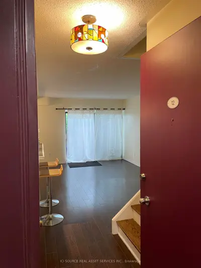 1230 Gripsholm Road 12, Mississauga, On L4y 2g9