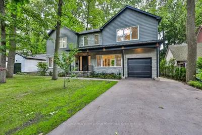 106 Hollyrood Heights Drive, Mississauga, On L5g 2h4