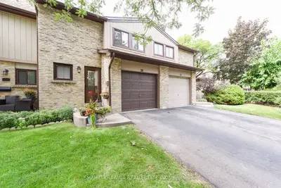 Att/Row/Townhouse in Mississauga