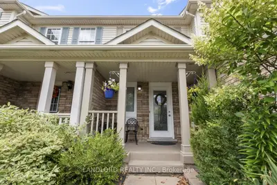 Att/Row/Townhouse in Milton