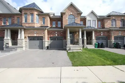 Att/Row/Townhouse in Brampton