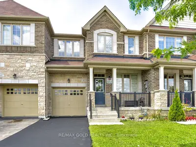 Att/Row/Townhouse in Brampton