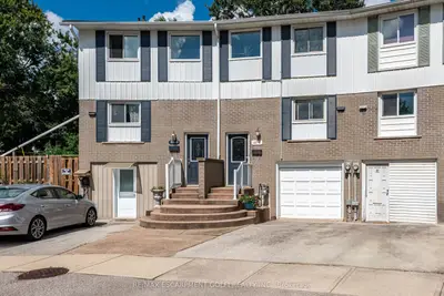 Att/Row/Townhouse in Oakville