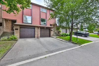 Condo Townhouse in Mississauga