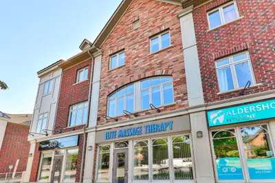 Condo Townhouse in Burlington
