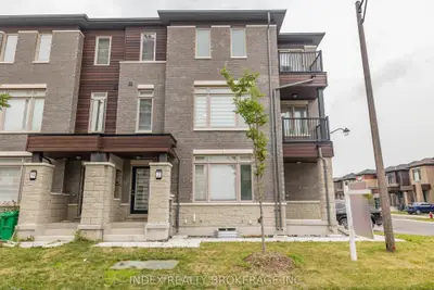 Att/Row/Townhouse in Brampton
