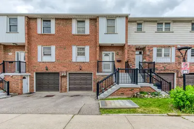 17 Centennial Park Road 16, Toronto W08, On M9c 4w8