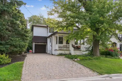 28 Prennan Avenue, Toronto W08, On M9b 4b8