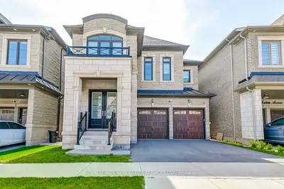 Detached in Oakville