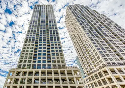30 Elm Drive W 211, Mississauga, On L5b 1l9