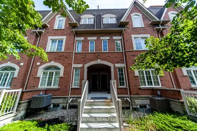Condo Townhouse in Mississauga