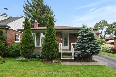 17 College Street, Toronto W10, On M9v 1h4