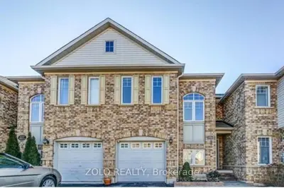 Att/Row/Townhouse in Oakville