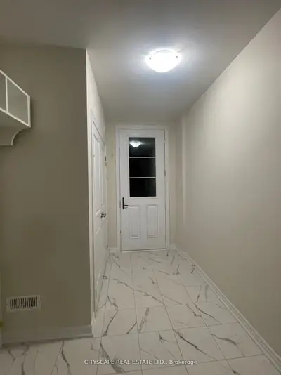 Att/Row/Townhouse in Burlington