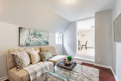 393 Westmoreland Avenue N Upper, Toronto W02, On M6h 3a6