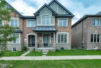 Att/Row/Townhouse in Brampton
