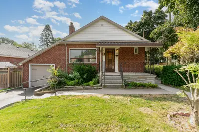 15 Leggett Avenue, Toronto W09, On M9p 1x1