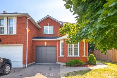 Att/Row/Townhouse in Oakville