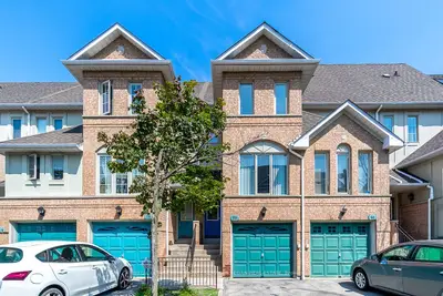Condo Townhouse in Mississauga