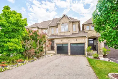 Att/Row/Townhouse in Oakville