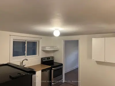 495 Clendenan Avenue Lower, Toronto W02, On M6p 2x7