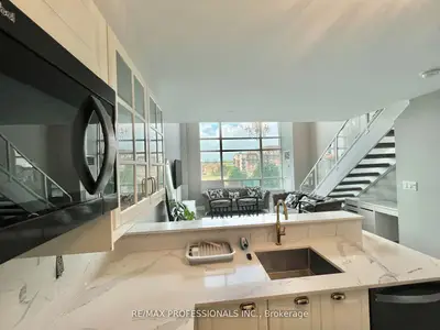 200 Manitoba Street 331, Toronto W06, On M8y 3y9