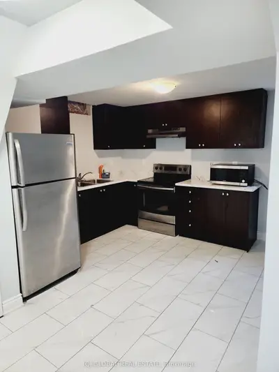 Att/Row/Townhouse in Brampton