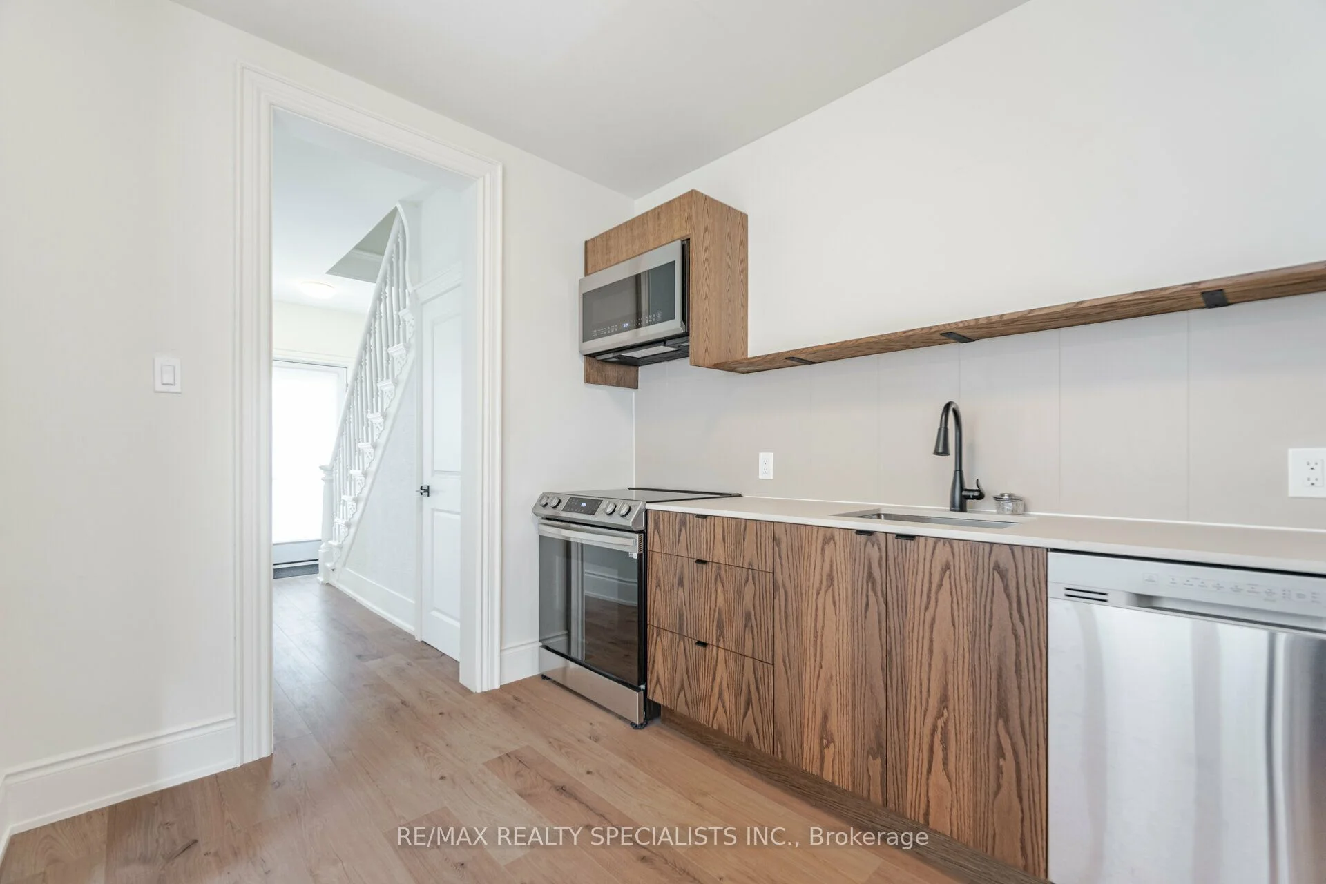 519 Elizabeth Street APT 1, Burlington, ON L7R 2M4