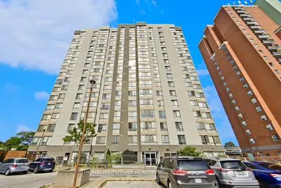 2470 Eglinton Avenue W 1508, Toronto W04, On M6m 5e7