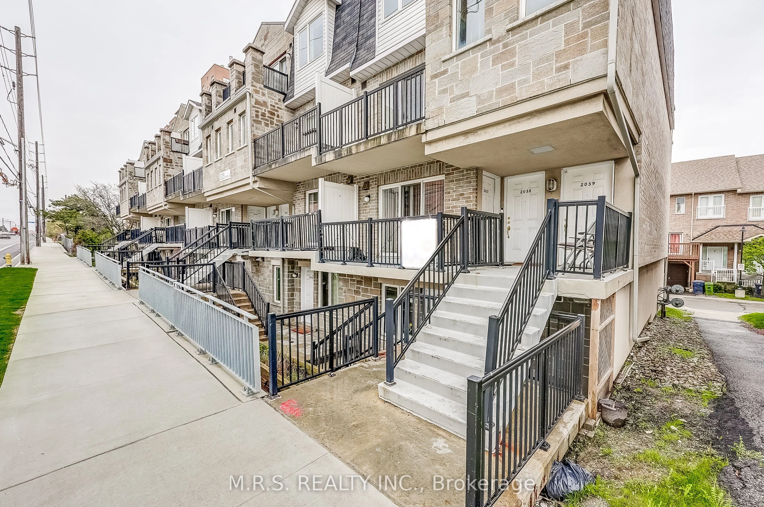 3025 Finch Avenue 2038, Toronto W05, On M9m 0a2