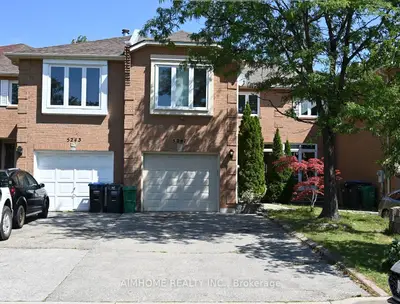 Att/Row/Townhouse in Mississauga