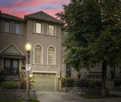 Condo Townhouse in Toronto