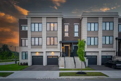Att/Row/Townhouse in Oakville