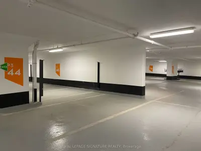 3900 Confederation Parkway Parking, Mississauga, On L5b 0m3