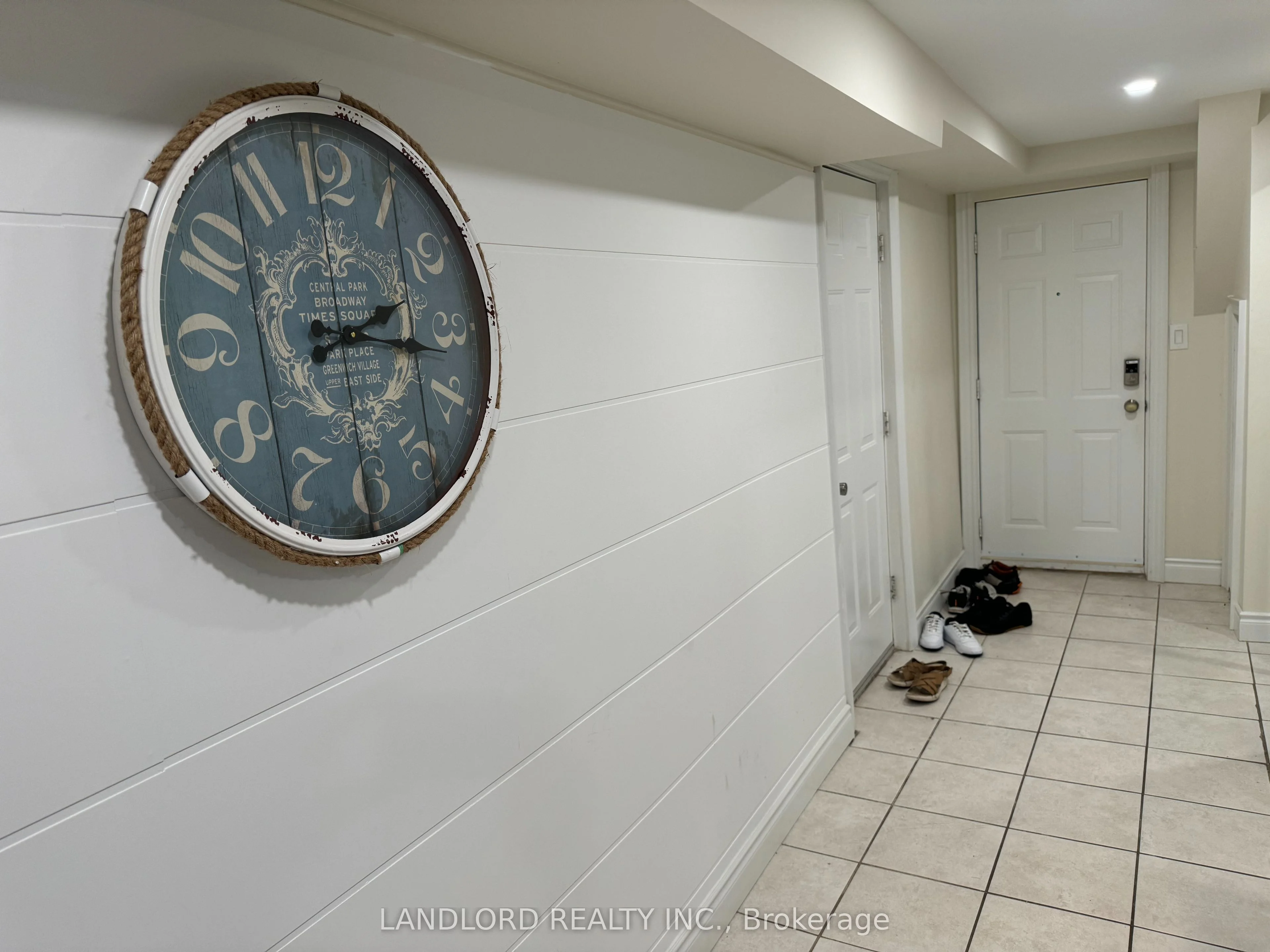 107 Hanson Road Bsmt, Mississauga, ON L5B 2E3
