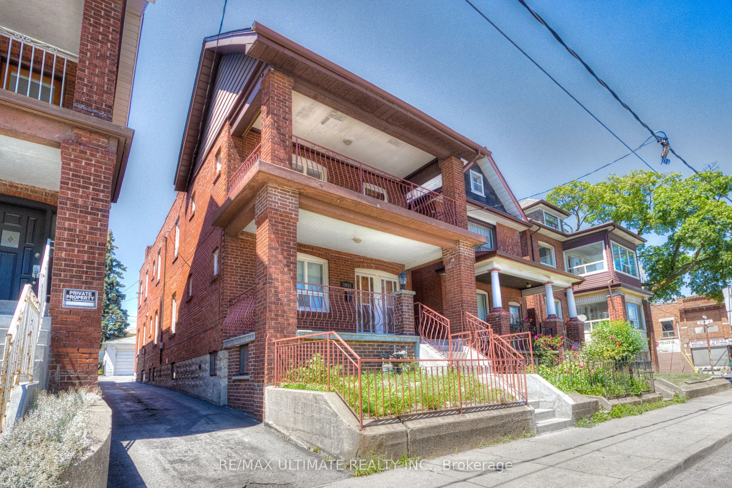 1652 Dufferin Street, Toronto W03, ON M6H 3L8