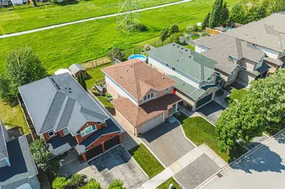 Detached in Burlington