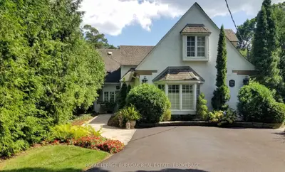 Detached in Burlington