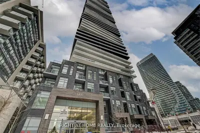 56 Annie Craig Drive 1803, Toronto W06, On M8v 0c5